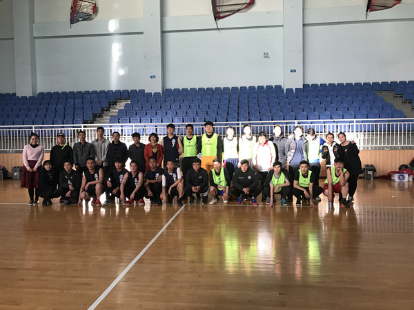 公司與路面公司開展籃球友誼賽