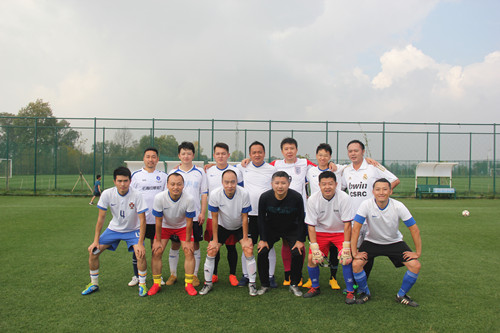 公司與中國證監(jiān)會云南監(jiān)管局開展足球友誼賽