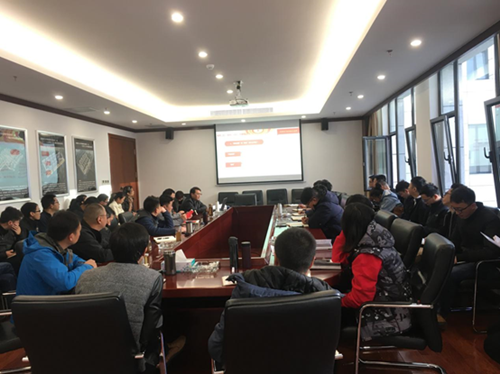 楊曉波到子公司講新修訂的《中國共產(chǎn)黨紀律處分條例》專題黨課