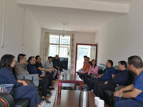 楊曉波一行到宣威市得祿鄉(xiāng)慰問公司駐村扶貧干部