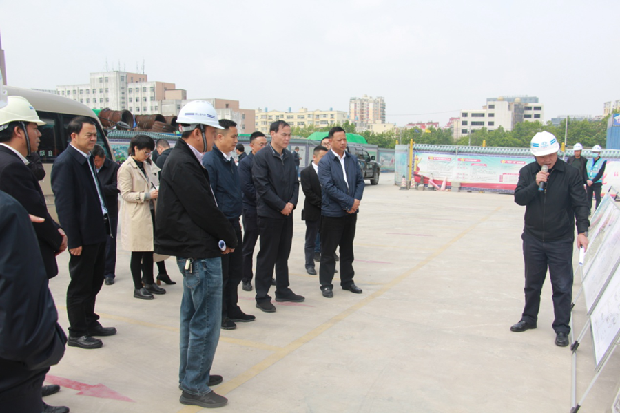 曲靖市委書記李文榮調(diào)研印染廠項(xiàng)目