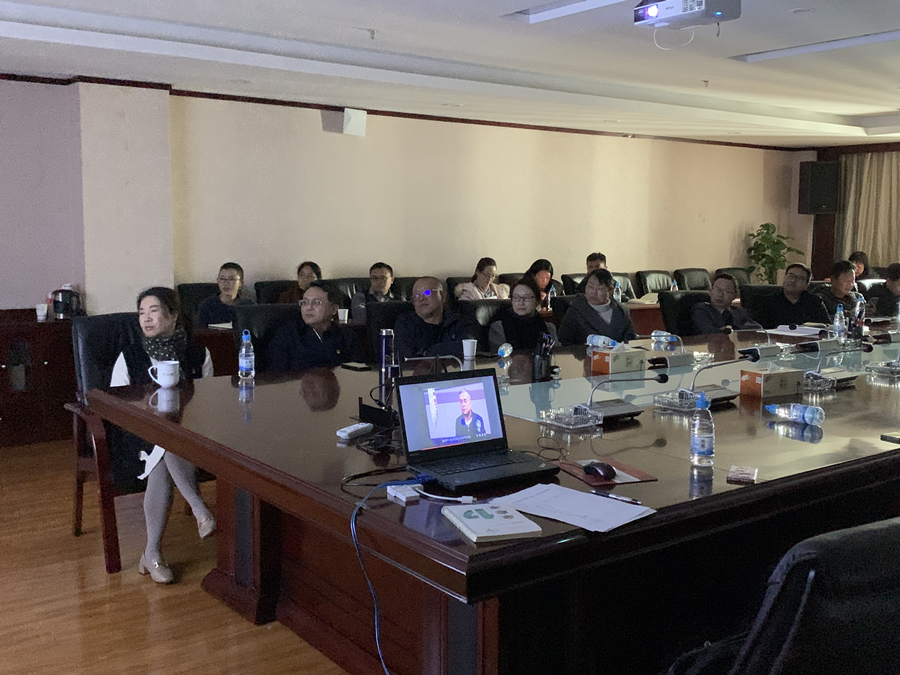 公司組織觀看《圍獵：行賄者說》電視系列專題片