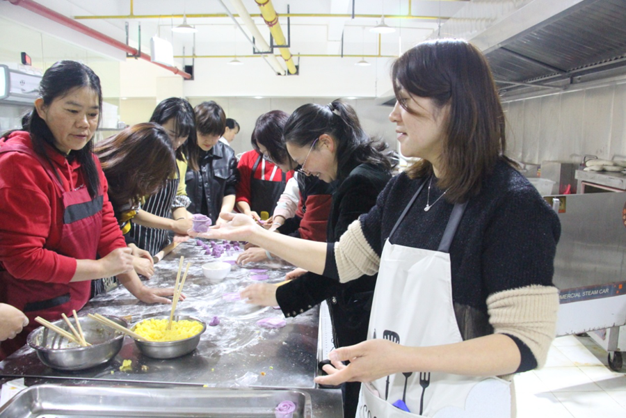 云建、南疆公司舉辦“三八”婦女節(jié)暖心烘焙活動(dòng)