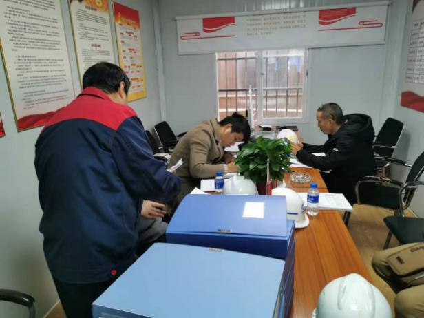 晉寧區(qū)安監(jiān)站、昆陽街道辦聯(lián)合檢查安全監(jiān)督組到安居和苑項目檢查工作