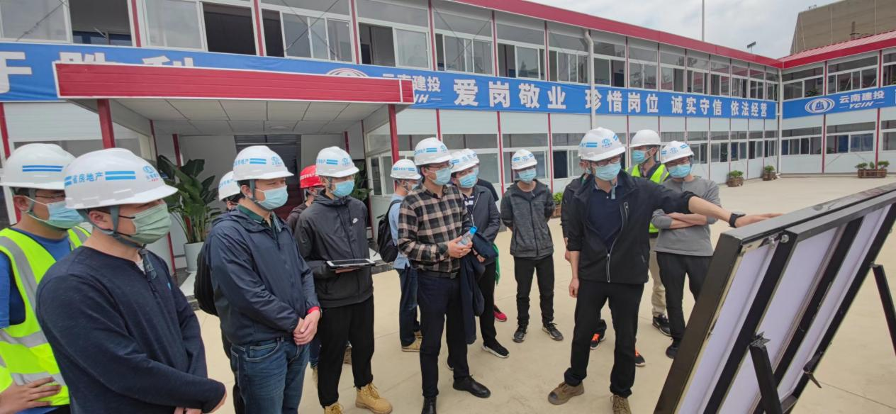 紅云街道辦事處黨工委書記曾洪波率隊到崗頭村項目調研