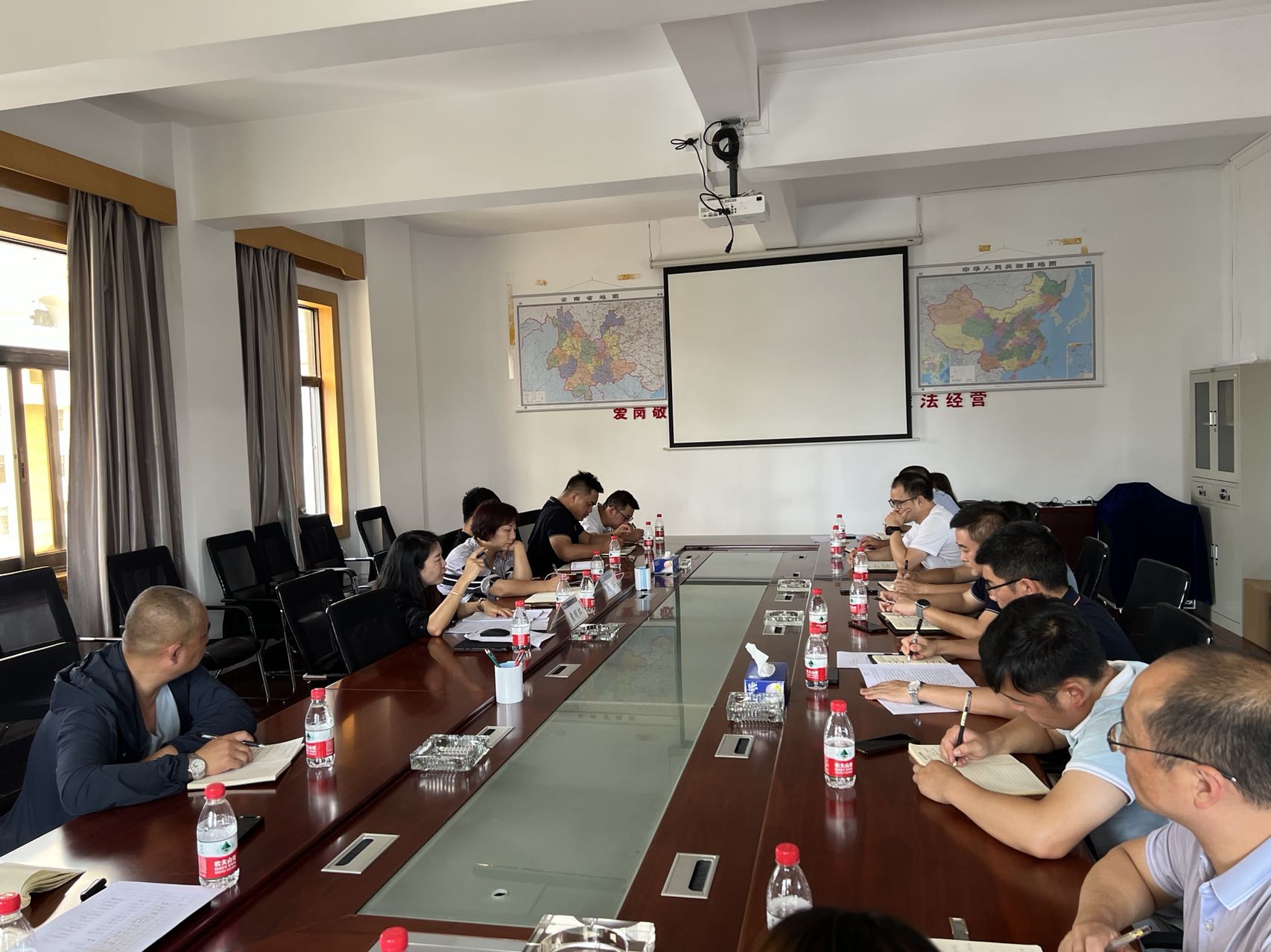 袁明紅到文山片區(qū)講授廉政黨課