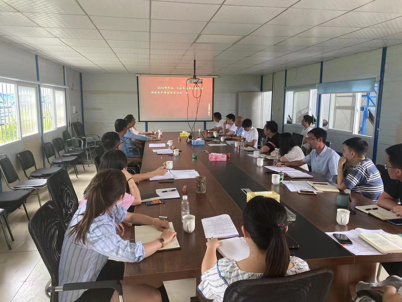 玉溪高鐵新城項(xiàng)目組織觀看《生命重于泰山》警示教育片