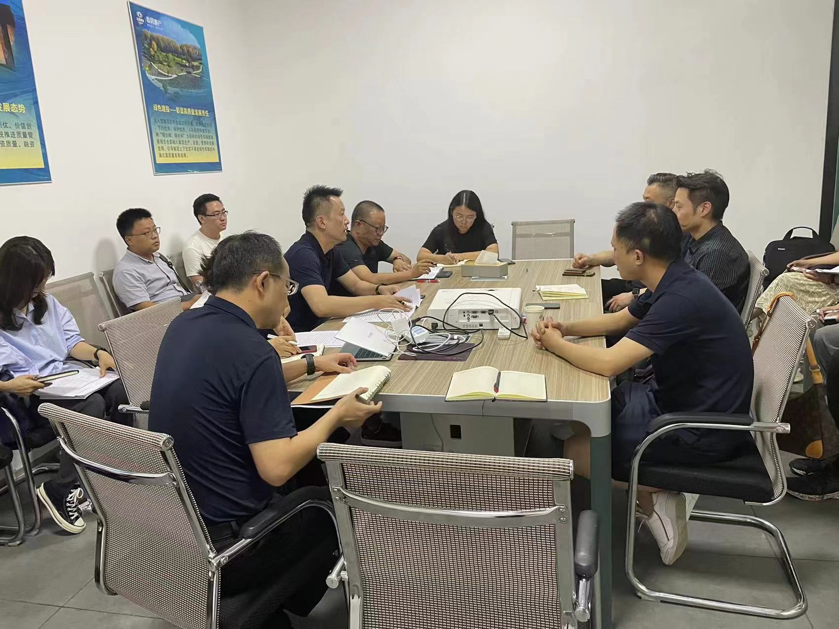 集團酒店板塊管理整合工作領(lǐng)導(dǎo)小組調(diào)研元江棲霞山花園酒店